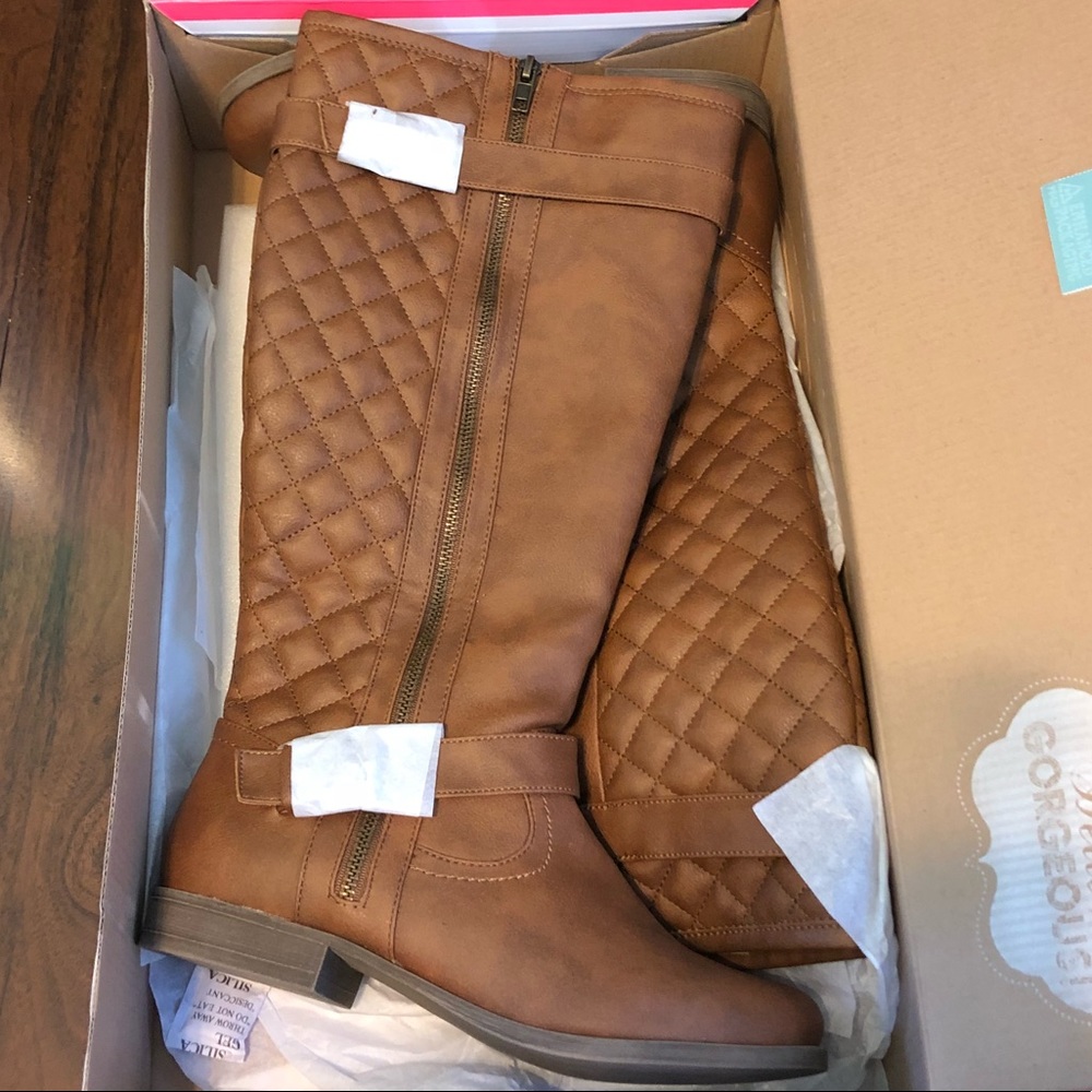 BRAND NEW WITH TAGS! brown boots!